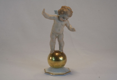 купить фарфоровую статуэтку, статуэтка фарфоровая, путти на шаре, Хутченройтер (Hutschenreuther), художник Карл Туттер (Karl Tutter (1883-1969)
