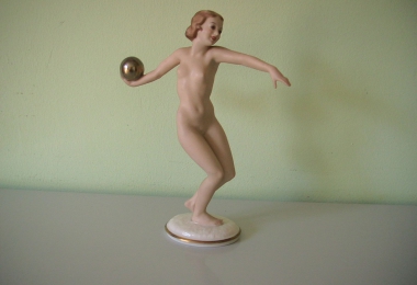 купить фарфоровую статуэтку, статуэтка фарфоровая, девушка с мячом, Хутченройтер, Hutschenreuther, художник Карл Вернер (Carl Werne