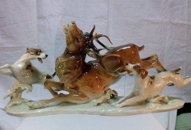 купить фарфоровую статуэтку, статуэтка фарфоровая,олень фарфоровый, олень и две собаки фарфоровые, сцена охоты Хутченройтер  (Hutschenreuther), художник Карл Туттер (Karl Tutter)